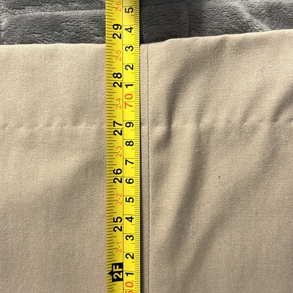 Men's LL Bean Comfort Waist Pants, 100% Cotton, Color Tan, 38x28 3/4. - Picture 9 of 10